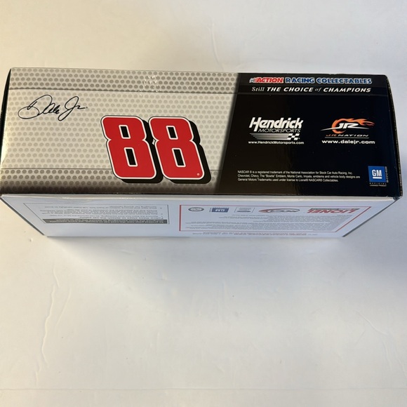 Dale Earnhardt Jr #88 Lionel NASCAR 1:24 Scale - Picture 9 of 14